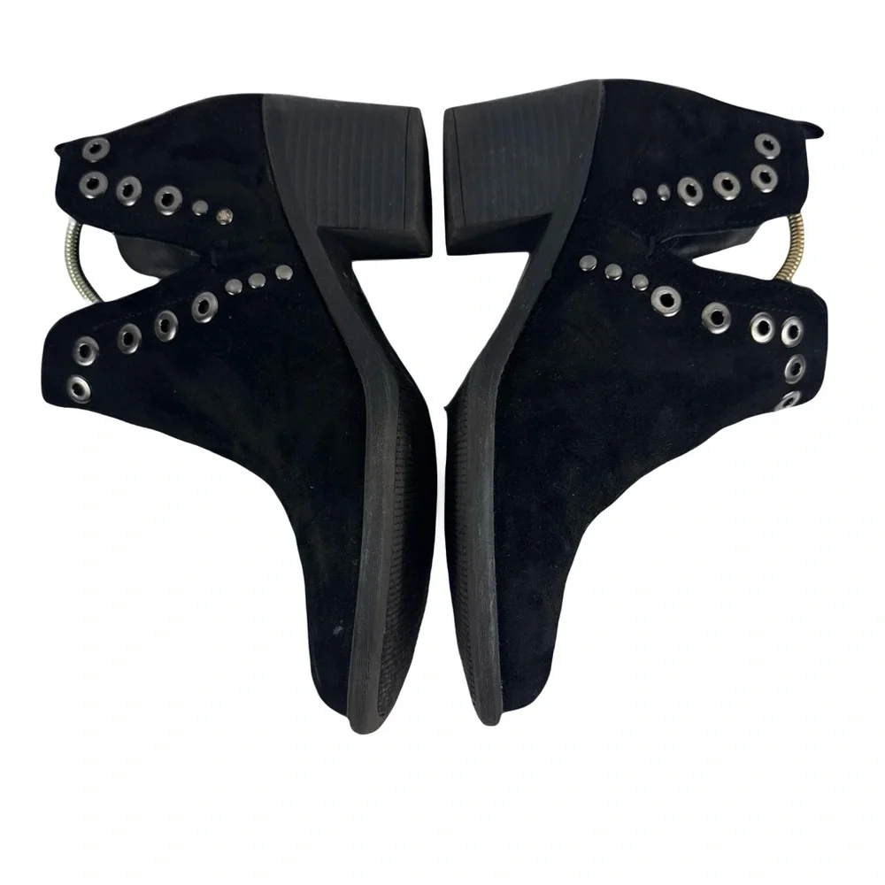 Women's Grommet Ankle Booties - Side Cut Out, Pull On, Stacked Heel Black Sz: 7